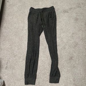 Lululemon ready to rulu joggers size 4